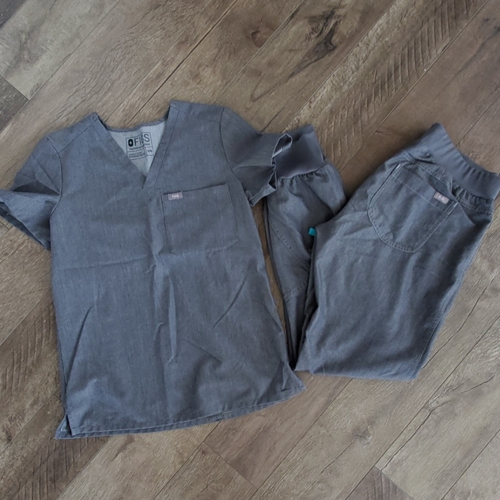 Figs scrubs